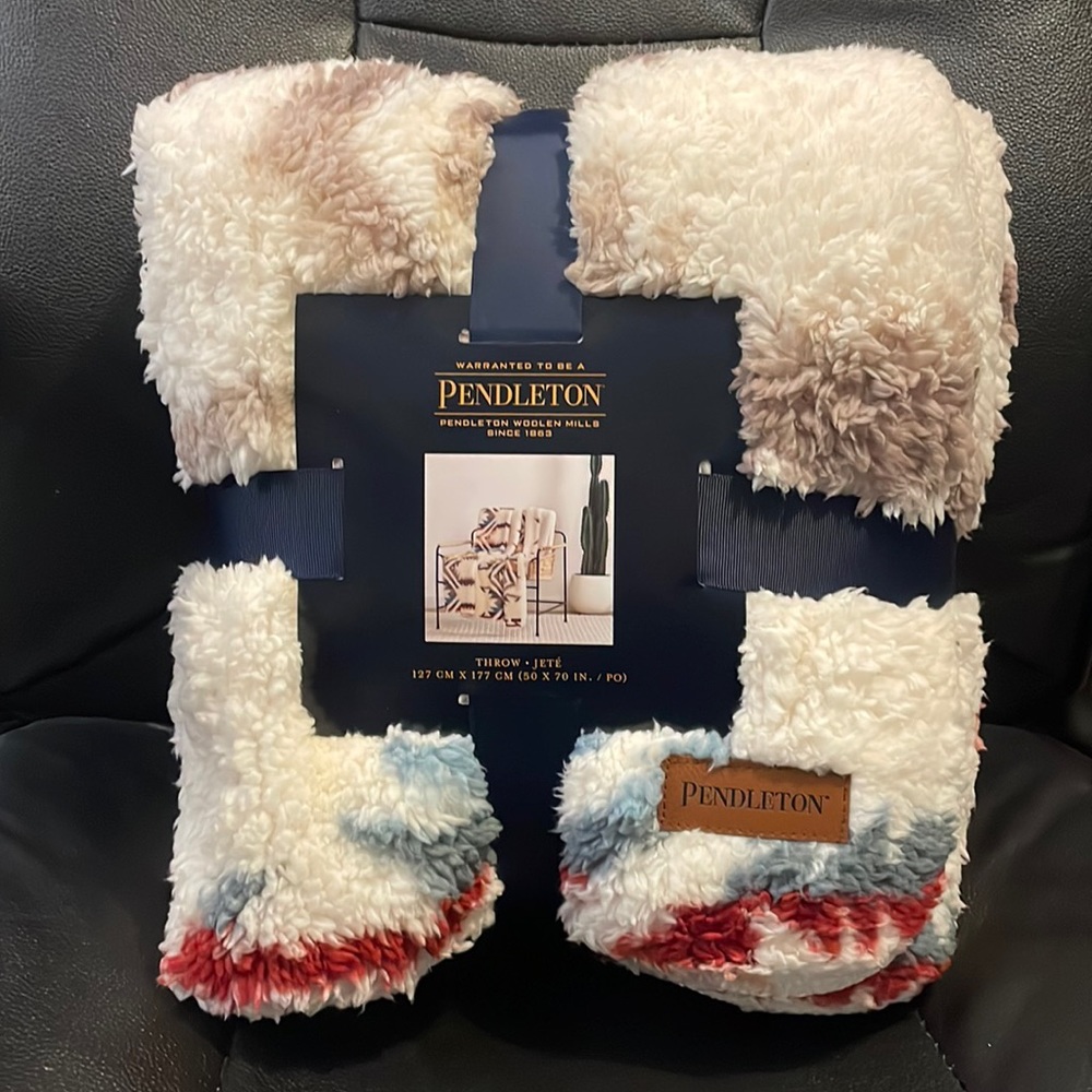 Brand new Pendleton Sherpa throw- cream
